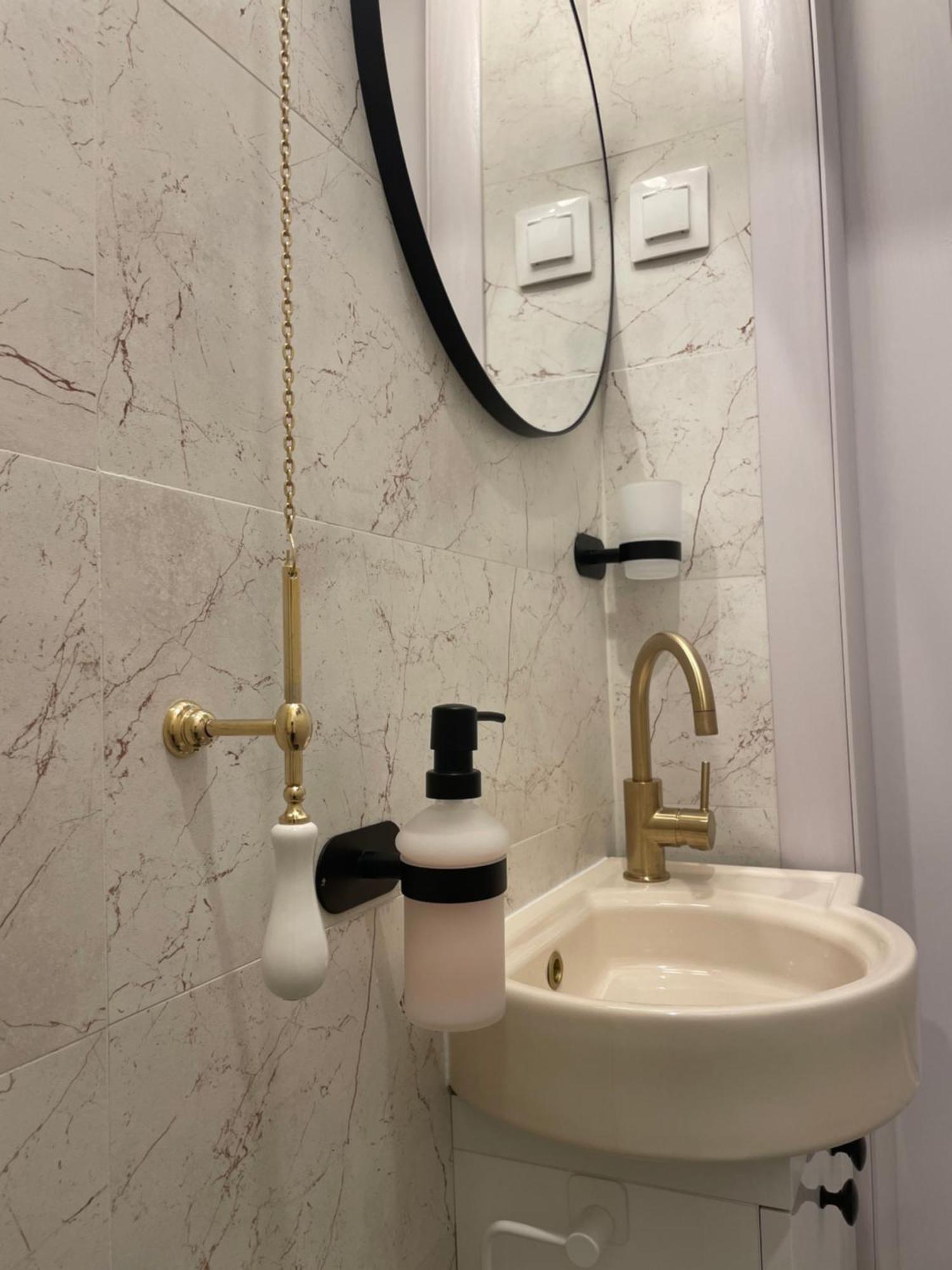 Studio Alice Romana Square Apartment บูคาเรสต์ ภายนอก รูปภาพ