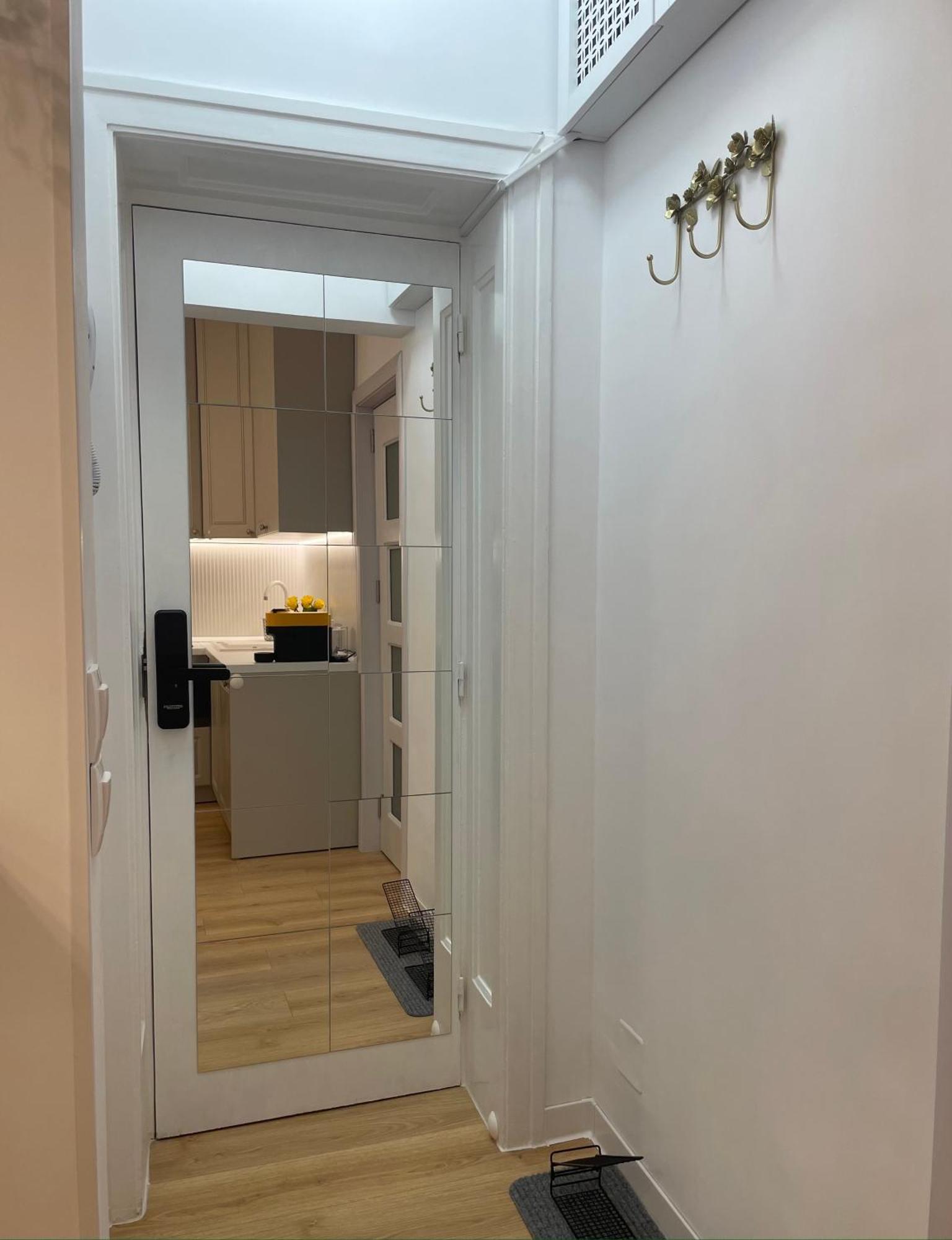 Studio Alice Romana Square Apartment บูคาเรสต์ ภายนอก รูปภาพ