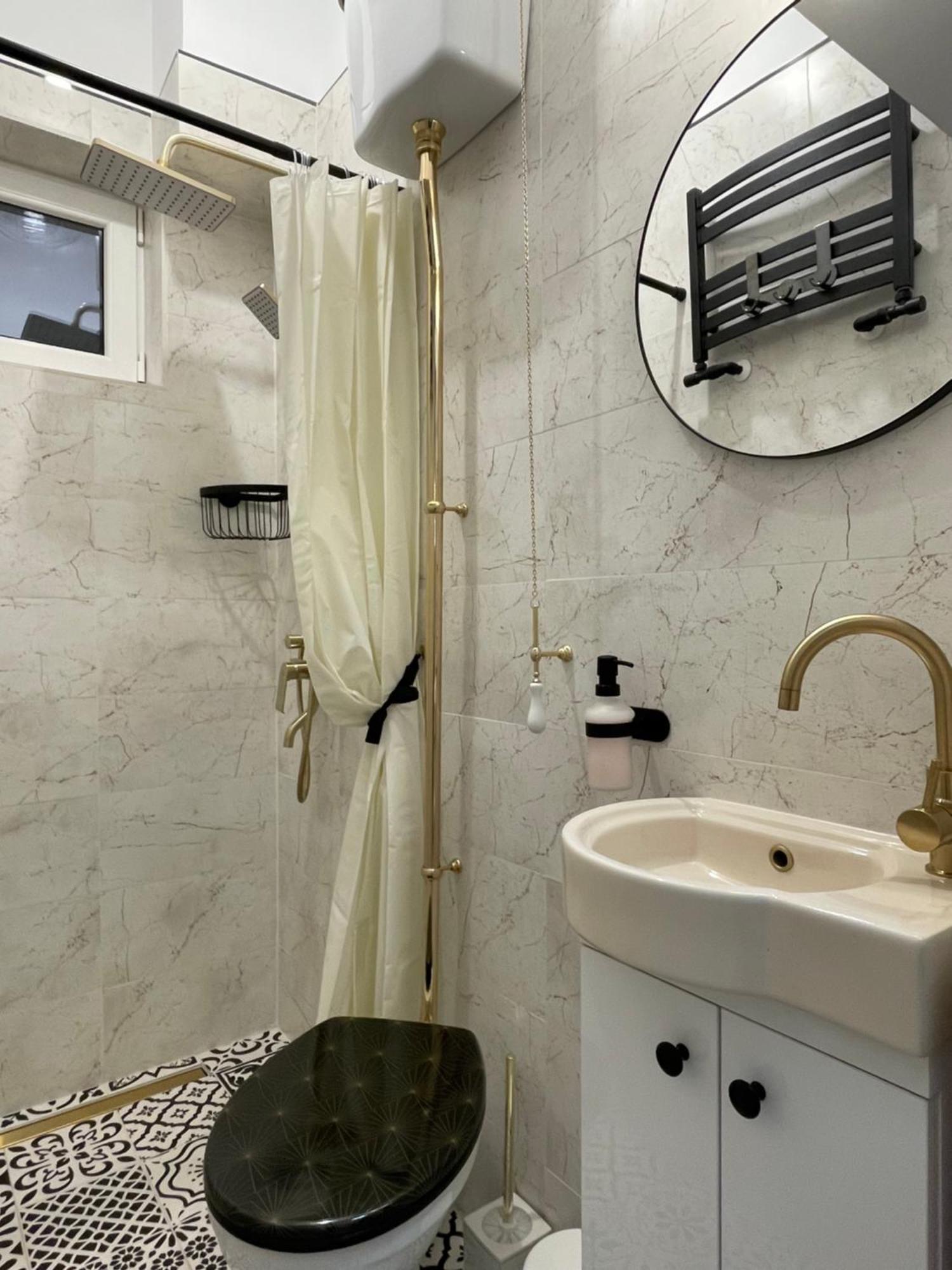 Studio Alice Romana Square Apartment บูคาเรสต์ ภายนอก รูปภาพ