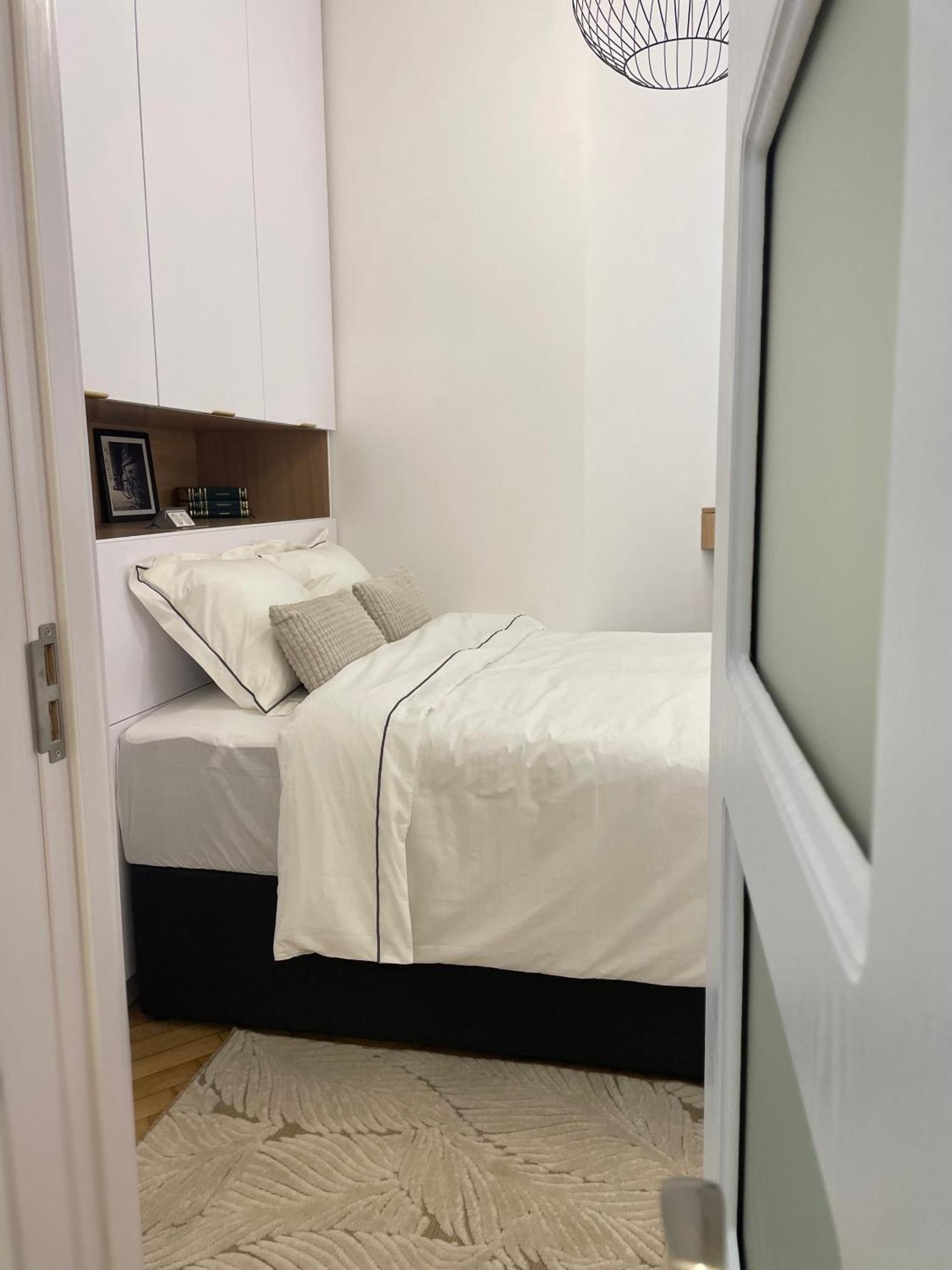 Studio Alice Romana Square Apartment บูคาเรสต์ ภายนอก รูปภาพ