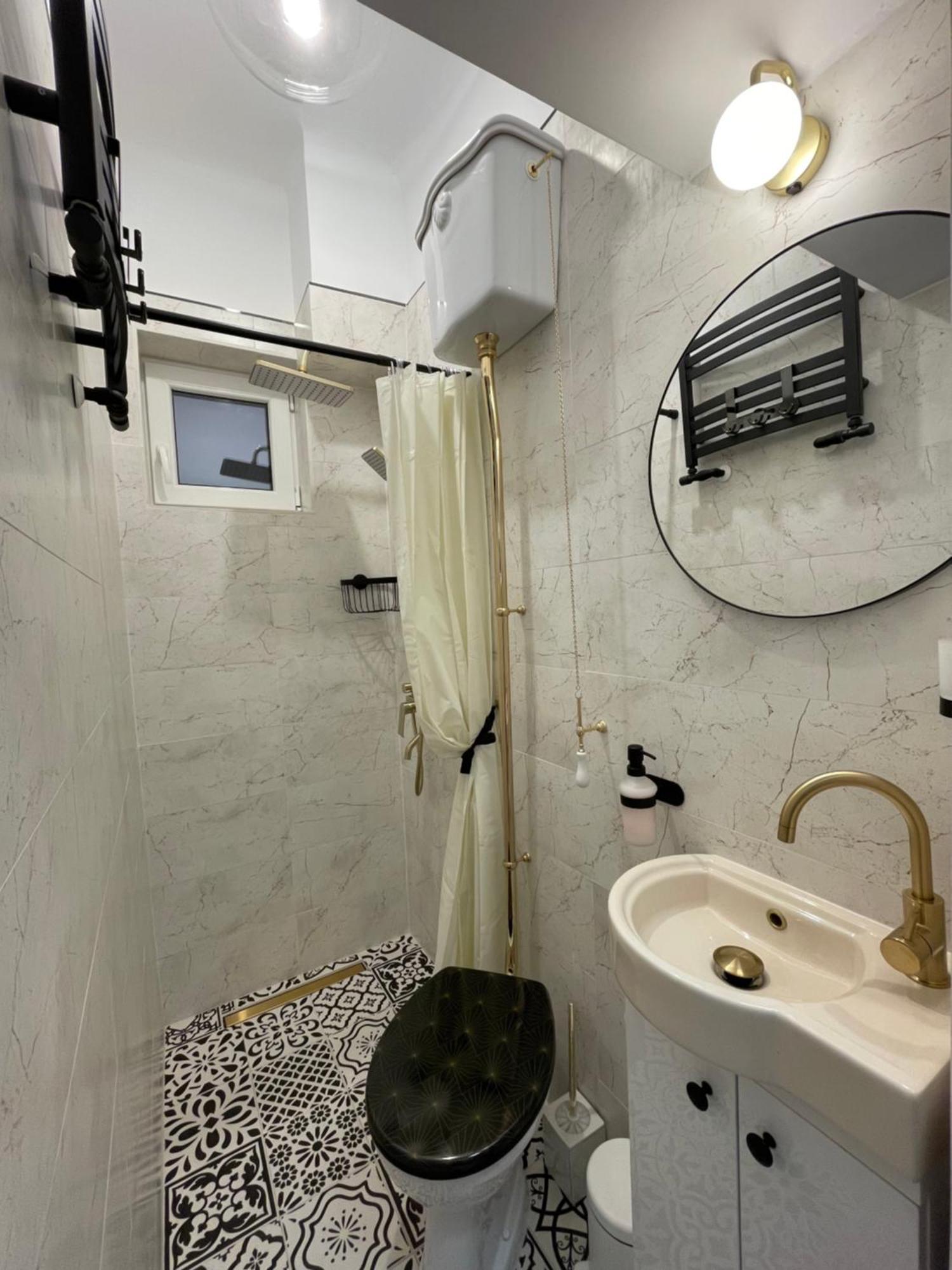 Studio Alice Romana Square Apartment บูคาเรสต์ ภายนอก รูปภาพ