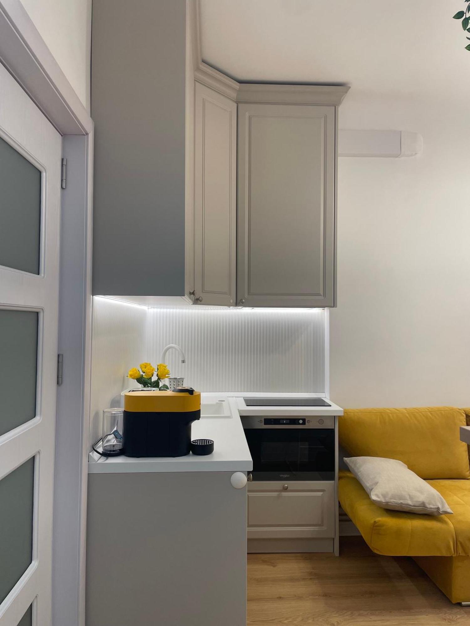 Studio Alice Romana Square Apartment บูคาเรสต์ ภายนอก รูปภาพ