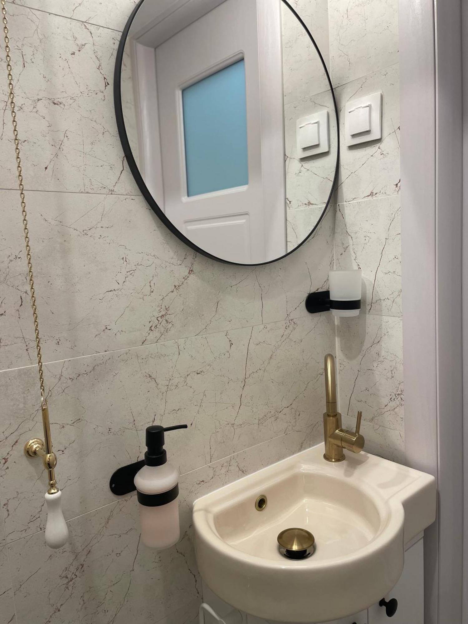 Studio Alice Romana Square Apartment บูคาเรสต์ ภายนอก รูปภาพ