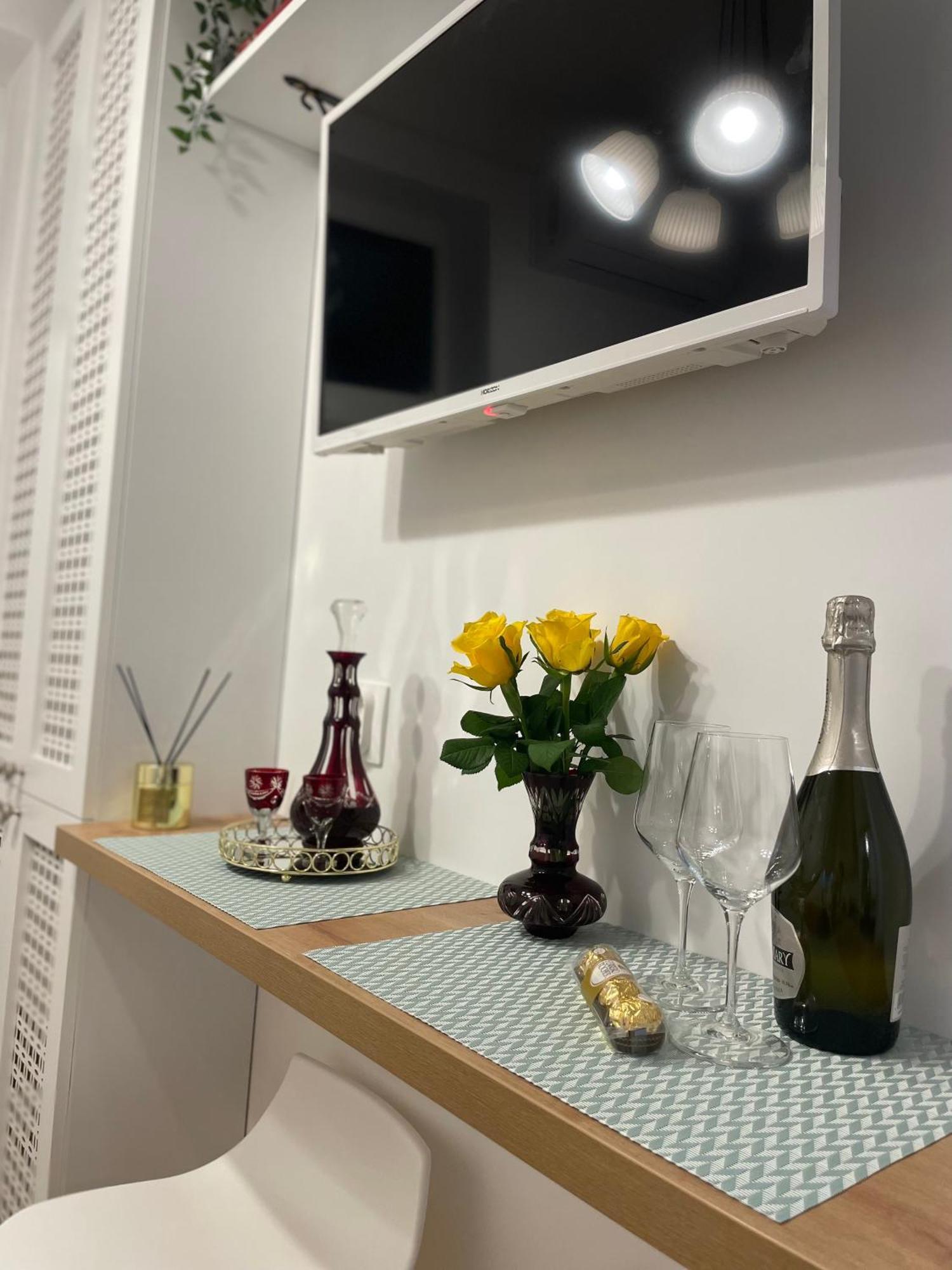 Studio Alice Romana Square Apartment บูคาเรสต์ ภายนอก รูปภาพ